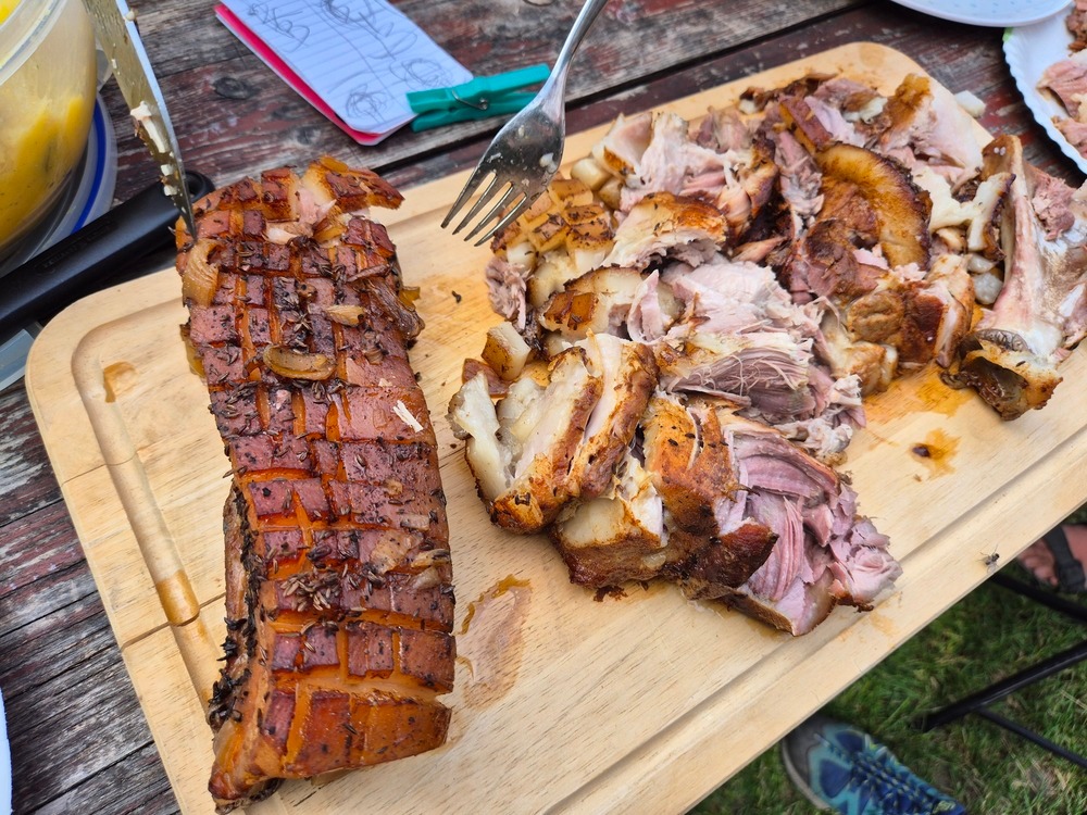 Schweinebraten (l) und Schäuferl (r)
